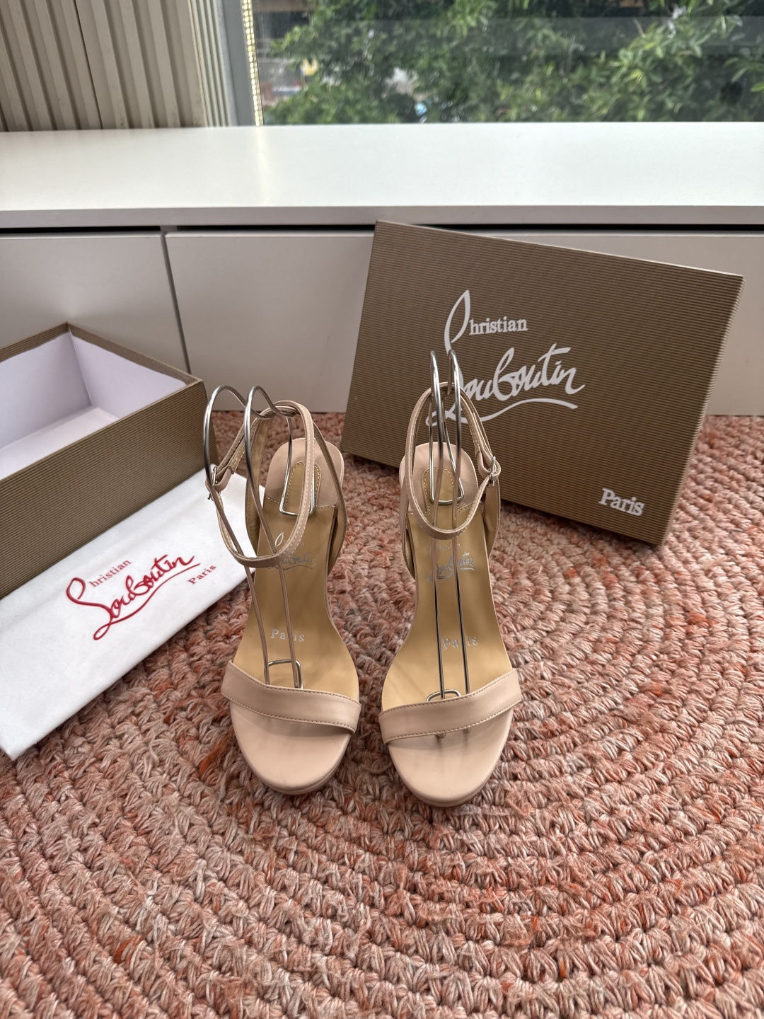 G277Christian Louboutin红底鞋防水台凉鞋选到了颜色真好看呀[色色R]MyThere