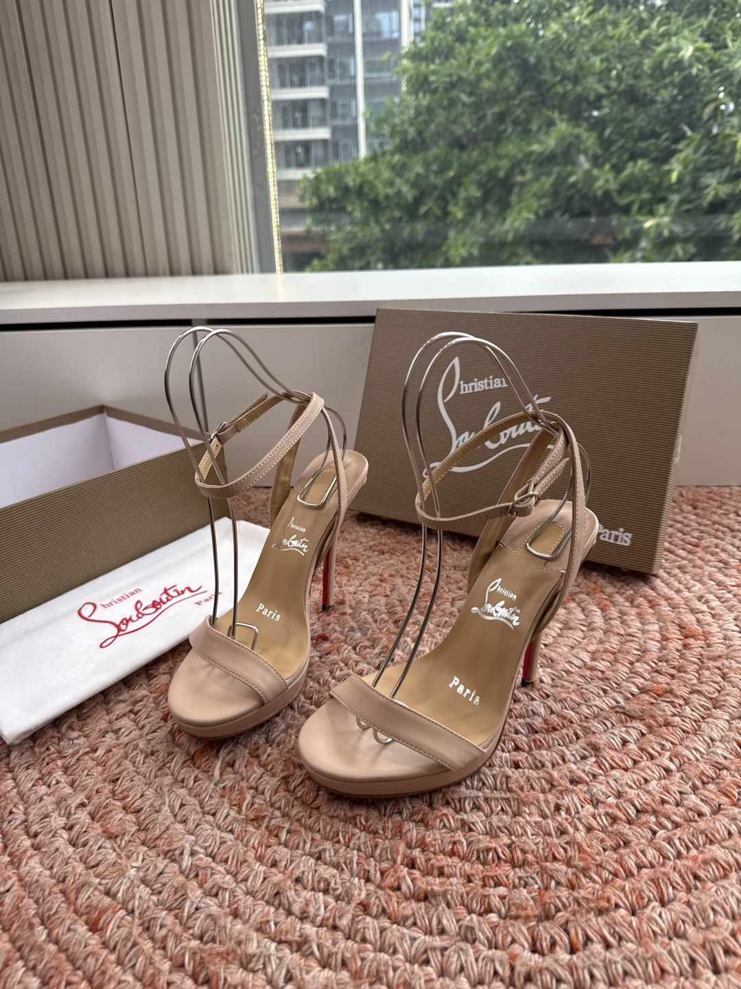 G277Christian Louboutin红底鞋防水台凉鞋选到了颜色真好看呀[色色R]MyThere