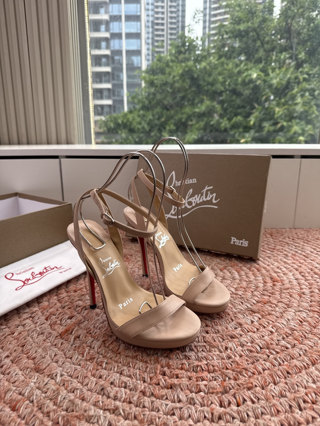 G277Christian Louboutin红底鞋防水台凉鞋选到了颜色真好看呀[色色R]MyThere