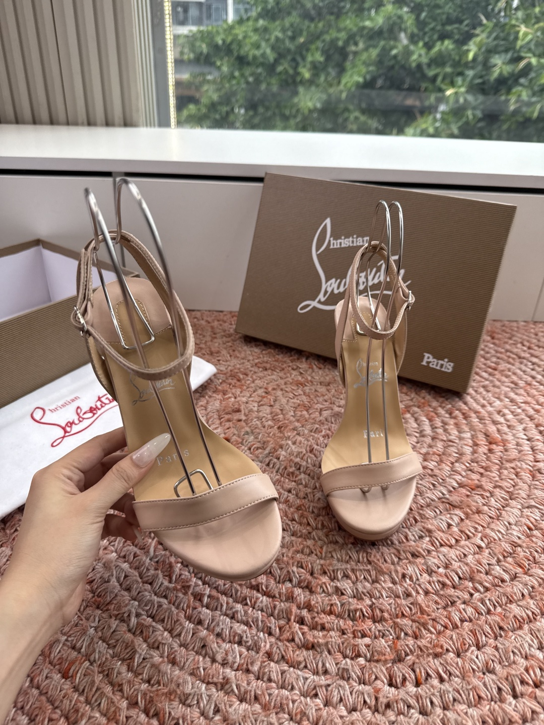 G277Christian Louboutin红底鞋防水台凉鞋选到了颜色真好看呀[色色R]MyThere