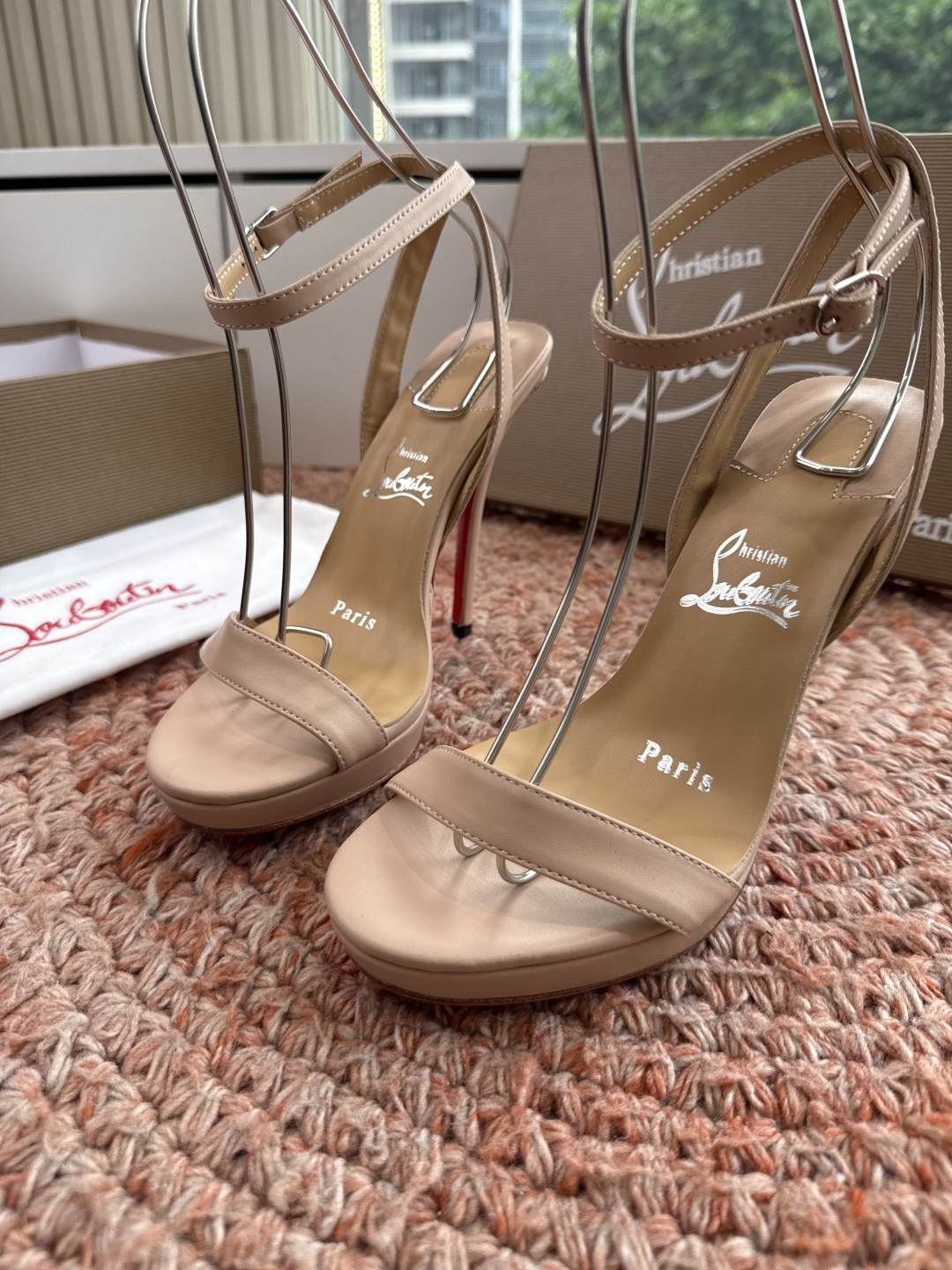 G277Christian Louboutin红底鞋防水台凉鞋选到了颜色真好看呀[色色R]MyThere