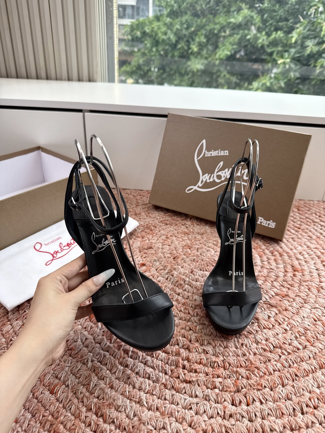 G277Christian Louboutin红底鞋防水台凉鞋选到了颜色真好看呀[色色R]MyThere