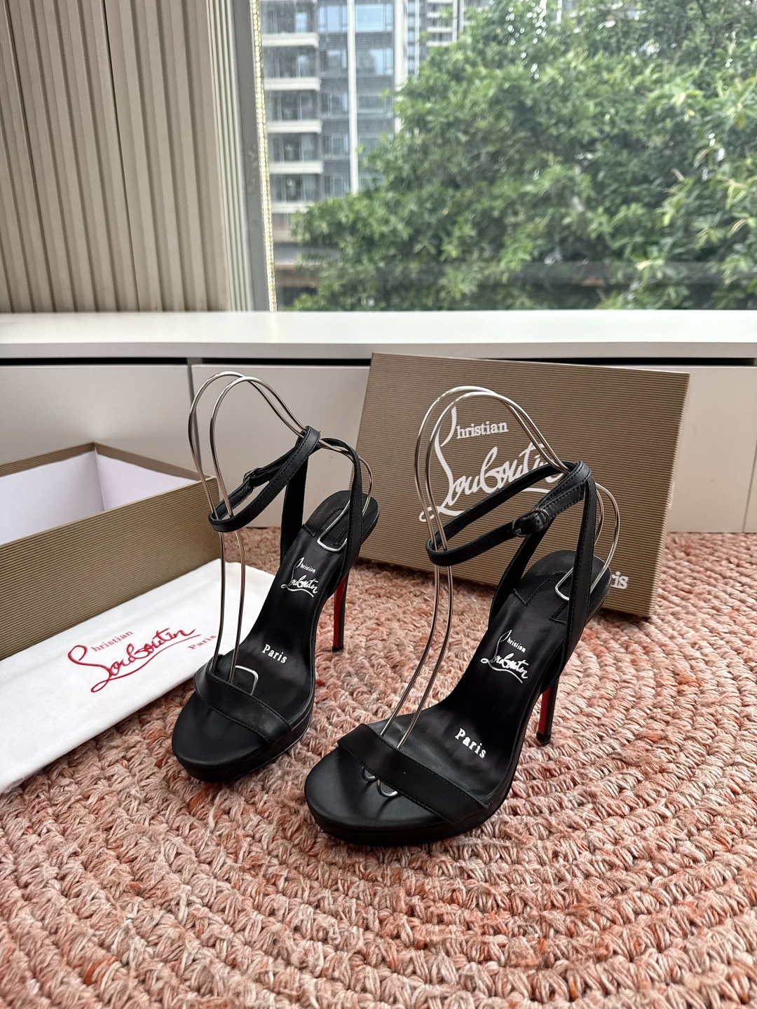 G277Christian Louboutin红底鞋防水台凉鞋选到了颜色真好看呀[色色R]MyThere
