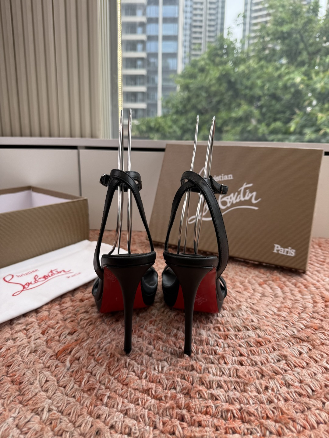G277Christian Louboutin红底鞋防水台凉鞋选到了颜色真好看呀[色色R]MyThere
