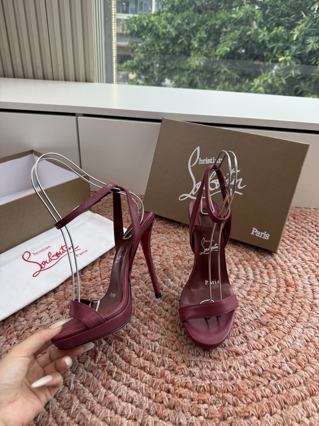G277Christian Louboutin红底鞋防水台凉鞋选到了颜色真好看呀[色色R]MyThere