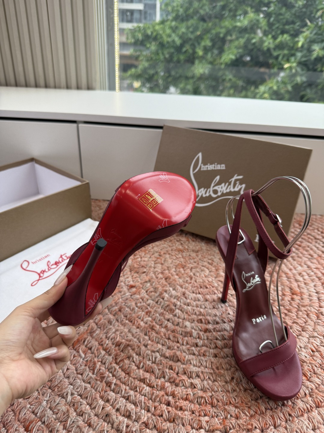 G277Christian Louboutin红底鞋防水台凉鞋选到了颜色真好看呀[色色R]MyThere