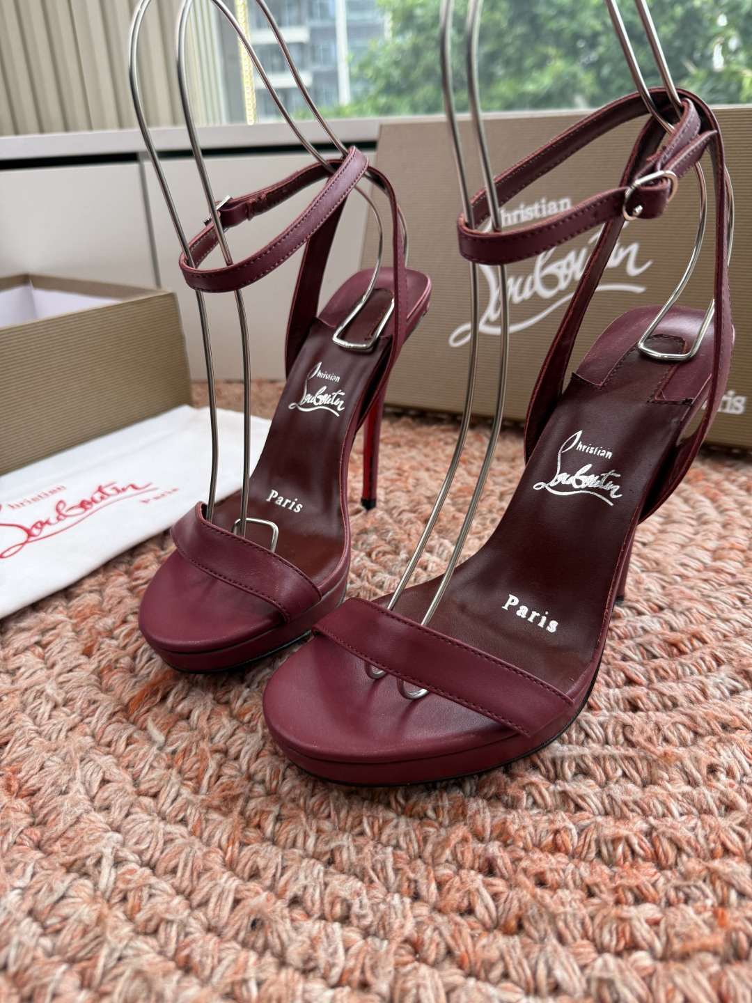 G277Christian Louboutin红底鞋防水台凉鞋选到了颜色真好看呀[色色R]MyThere