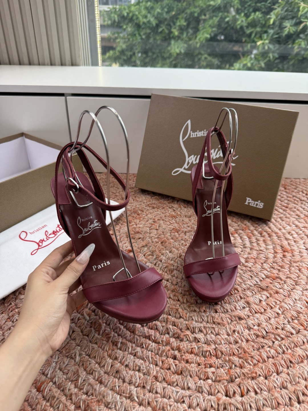 G277Christian Louboutin红底鞋防水台凉鞋选到了颜色真好看呀[色色R]MyThere