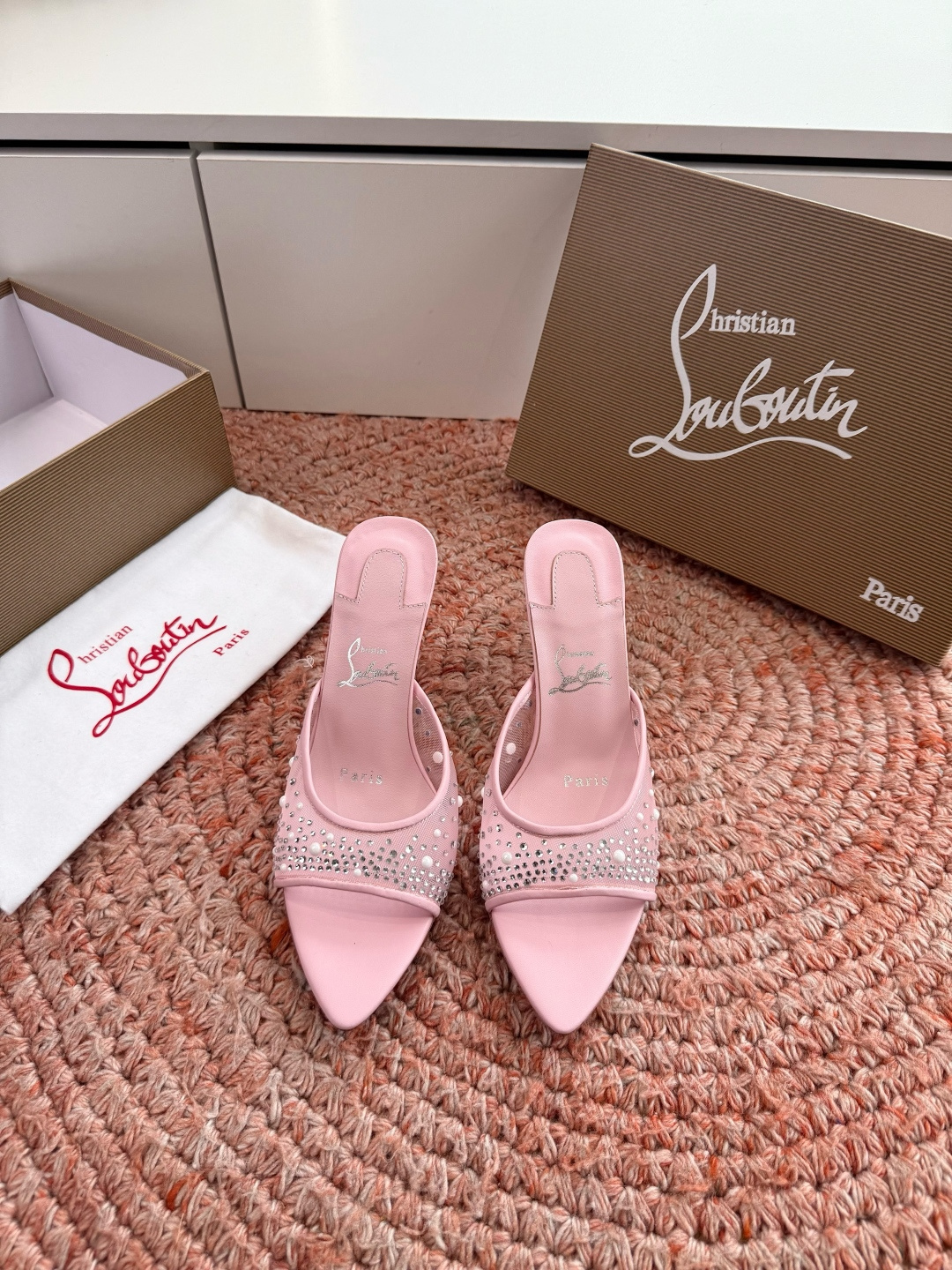 G277Christian Louboutin红底鞋特卖会收获选到了一双黄色的漆皮Me Dolly 85