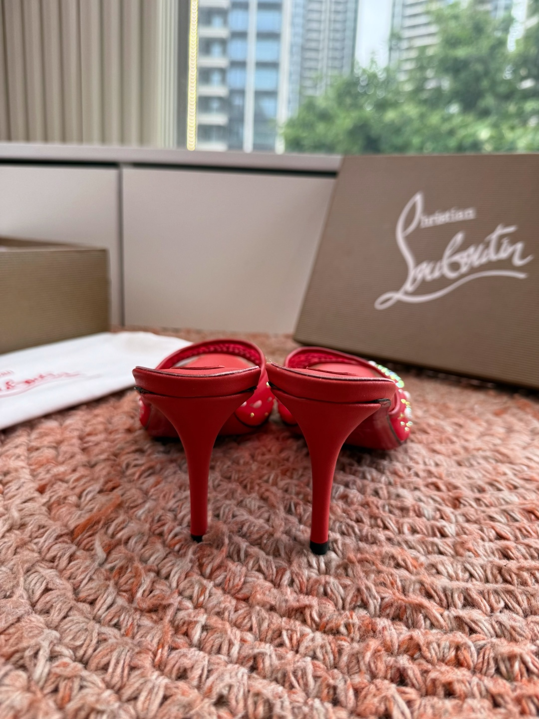 G277Christian Louboutin红底鞋特卖会收获选到了一双黄色的漆皮Me Dolly 85