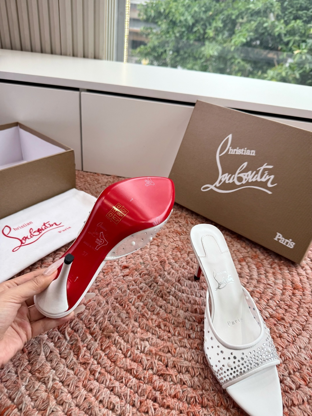 G277Christian Louboutin红底鞋特卖会收获选到了一双黄色的漆皮Me Dolly 85