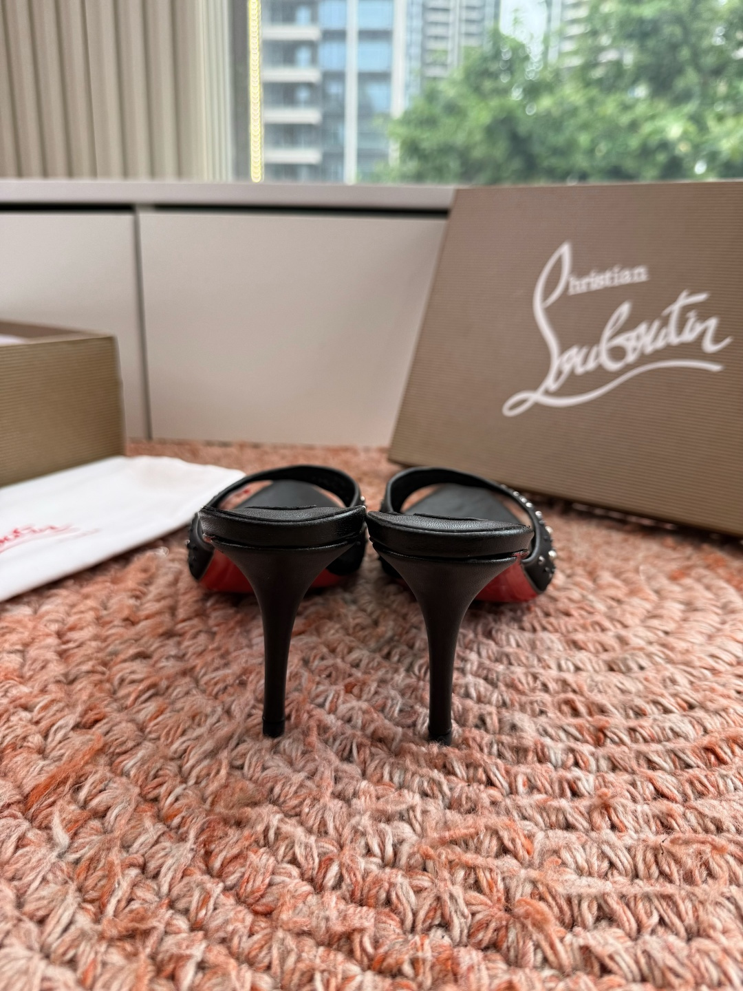 G277Christian Louboutin红底鞋特卖会收获选到了一双黄色的漆皮Me Dolly 85