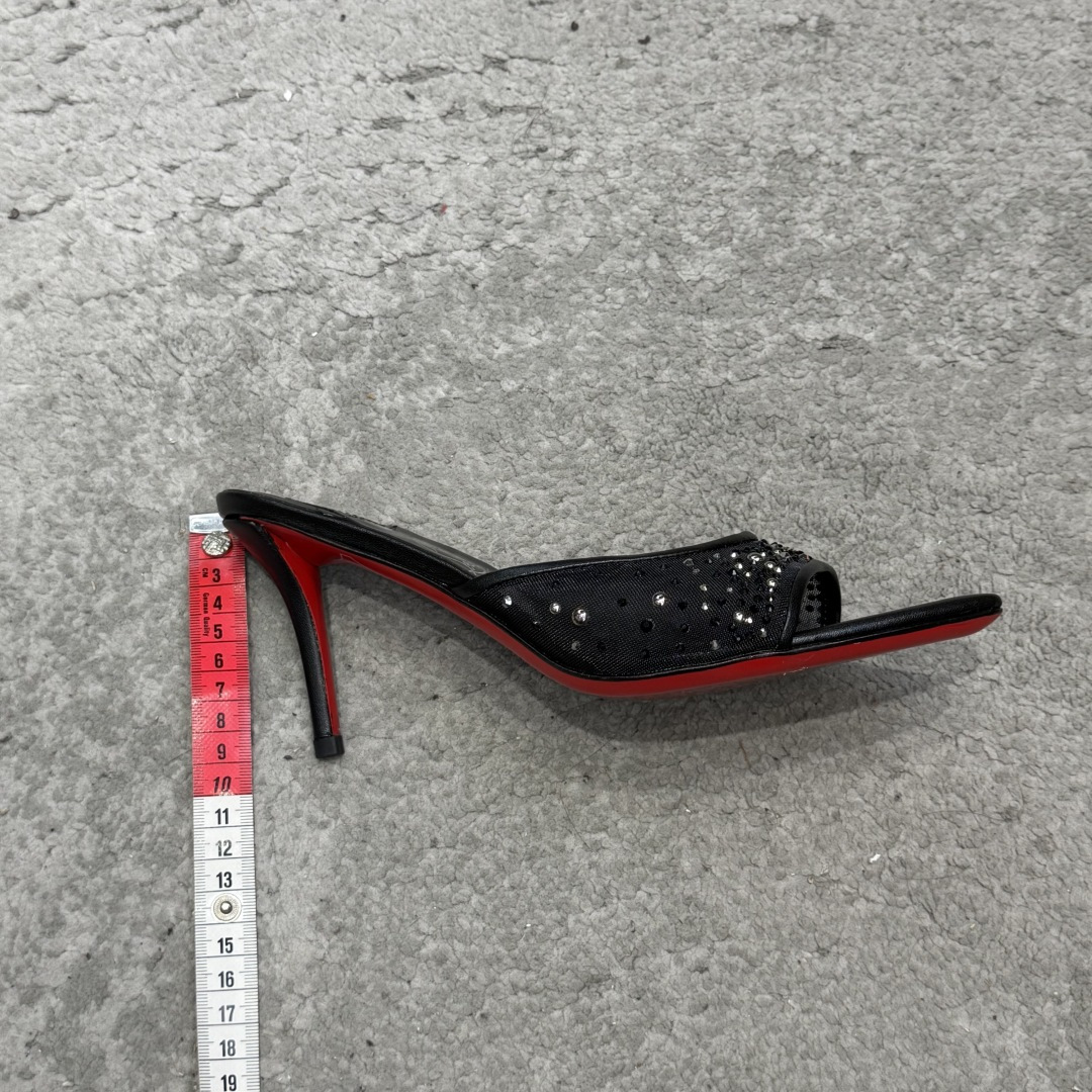 G277Christian Louboutin红底鞋特卖会收获选到了一双黄色的漆皮Me Dolly 85