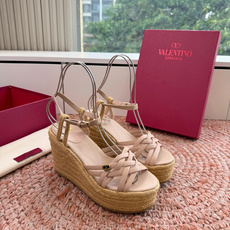 G289所见即所得VALENTINO华伦天奴经典凉鞋单鞋春夏VLOGO SIGNATURE鞋型线条流畅. G289所见即所得VALENTINO华伦天奴经典凉鞋单鞋春夏VLOGO SIGNATURE鞋型线条流畅.