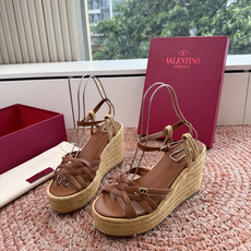 G289所见即所得VALENTINO华伦天奴经典凉鞋单鞋春夏VLOGO SIGNATURE鞋型线条流畅. G289所见即所得VALENTINO华伦天奴经典凉鞋单鞋春夏VLOGO SIGNATURE鞋型线条流畅.