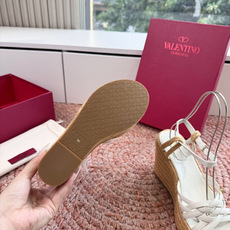 G289所见即所得VALENTINO华伦天奴经典凉鞋单鞋春夏VLOGO SIGNATURE鞋型线条流畅. G289所见即所得VALENTINO华伦天奴经典凉鞋单鞋春夏VLOGO SIGNATURE鞋型线条流畅.