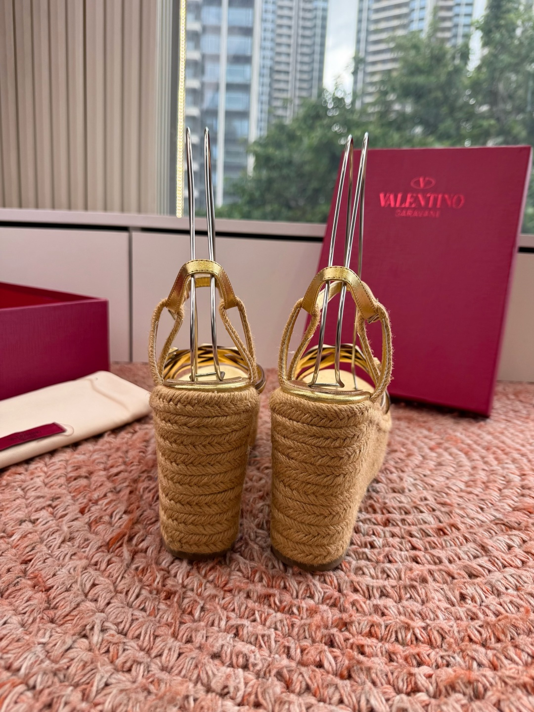 G289所见即所得VALENTINO华伦天奴经典凉鞋单鞋春夏VLOGO SIGNATURE鞋型线条流畅.
