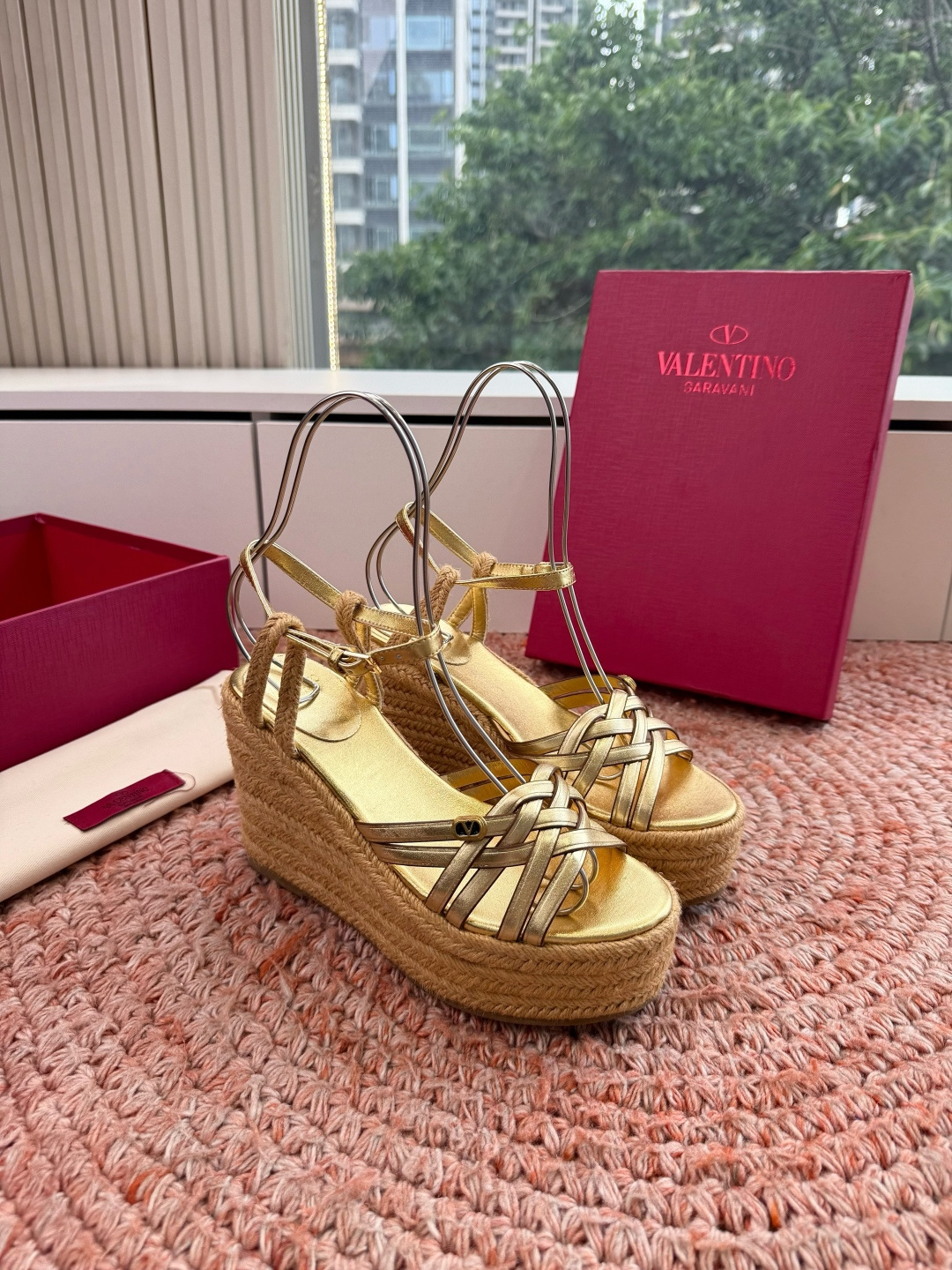 G289所见即所得VALENTINO华伦天奴经典凉鞋单鞋春夏VLOGO SIGNATURE鞋型线条流畅.