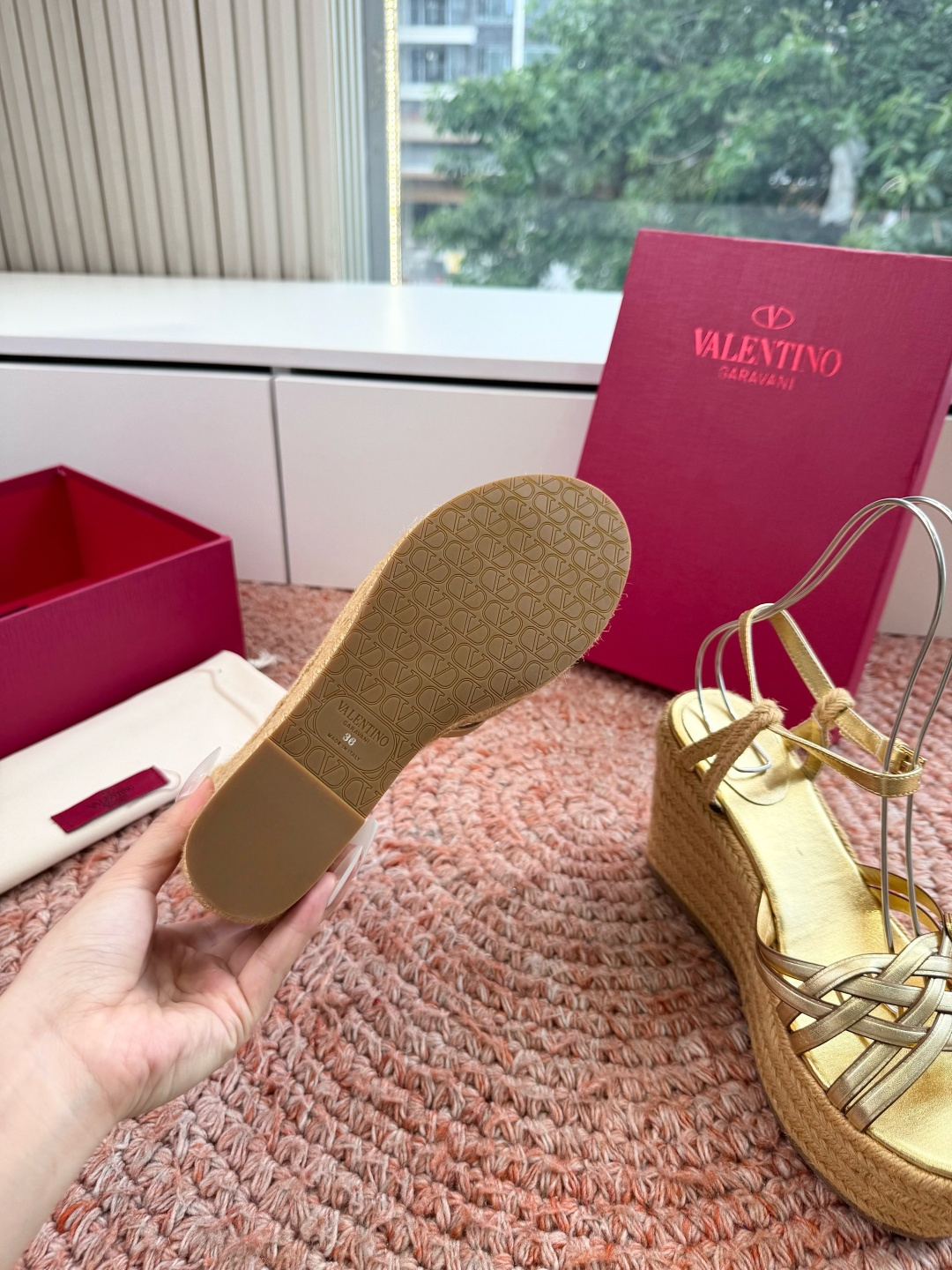 G289所见即所得VALENTINO华伦天奴经典凉鞋单鞋春夏VLOGO SIGNATURE鞋型线条流畅.