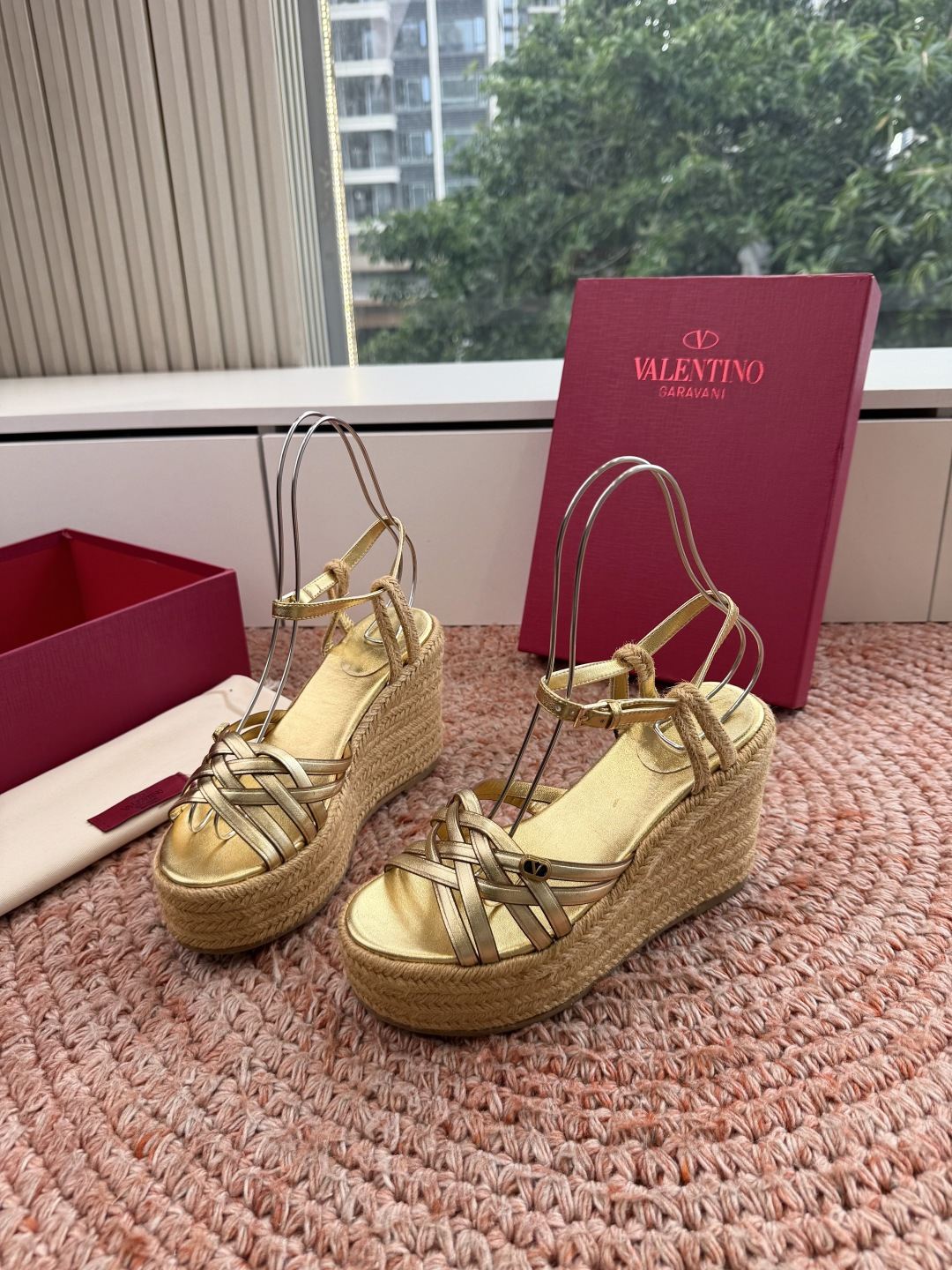 G289所见即所得VALENTINO华伦天奴经典凉鞋单鞋春夏VLOGO SIGNATURE鞋型线条流畅.
