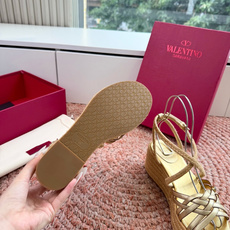 G289所见即所得VALENTINO华伦天奴经典凉鞋单鞋春夏VLOGO SIGNATURE鞋型线条流畅. G289所见即所得VALENTINO华伦天奴经典凉鞋单鞋春夏VLOGO SIGNATURE鞋型线条流畅.