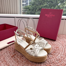 G289所见即所得VALENTINO华伦天奴经典凉鞋单鞋春夏VLOGO SIGNATURE鞋型线条流畅. G289所见即所得VALENTINO华伦天奴经典凉鞋单鞋春夏VLOGO SIGNATURE鞋型线条流畅.
