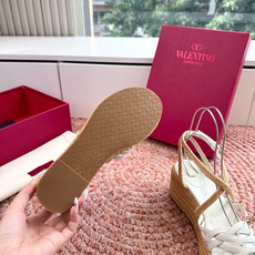 G289所见即所得VALENTINO华伦天奴经典凉鞋单鞋春夏VLOGO SIGNATURE鞋型线条流畅. G289所见即所得VALENTINO华伦天奴经典凉鞋单鞋春夏VLOGO SIGNATURE鞋型线条流畅.