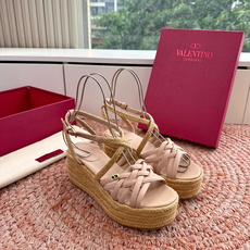 G289所见即所得VALENTINO华伦天奴经典凉鞋单鞋春夏VLOGO SIGNATURE鞋型线条流畅. G289所见即所得VALENTINO华伦天奴经典凉鞋单鞋春夏VLOGO SIGNATURE鞋型线条流畅.