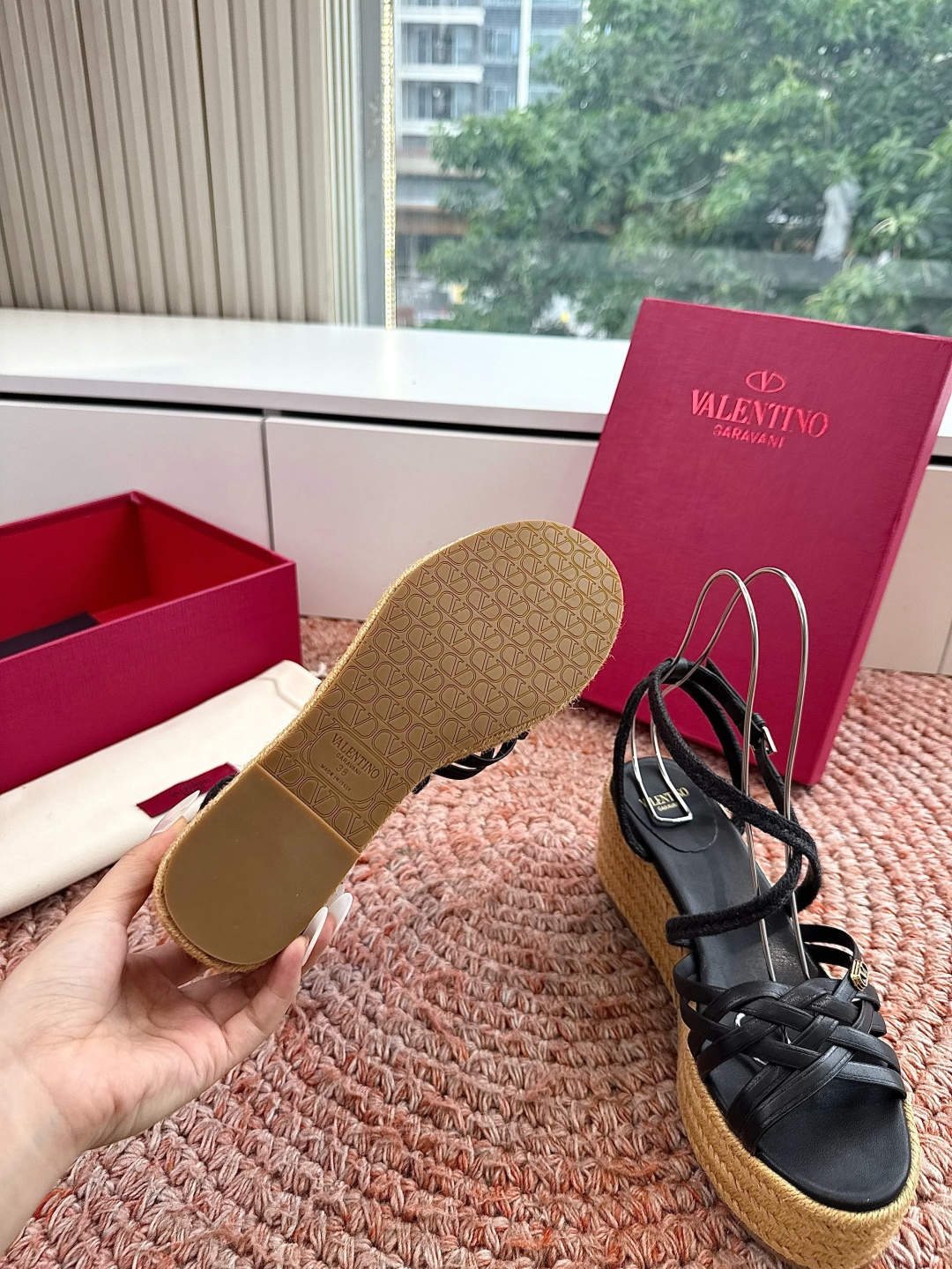 G289所见即所得VALENTINO华伦天奴经典凉鞋单鞋春夏VLOGO SIGNATURE鞋型线条流畅.
