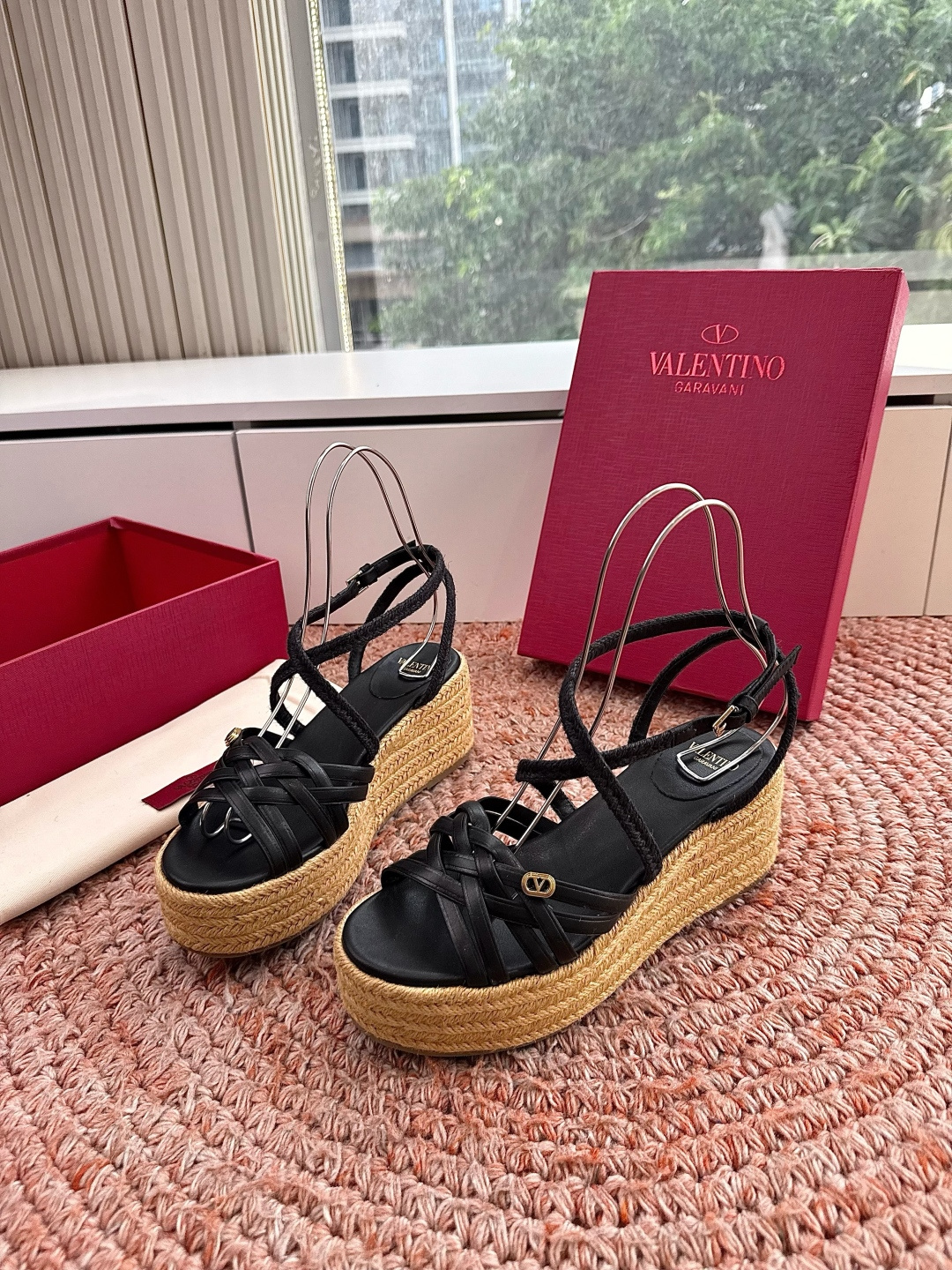 G289所见即所得VALENTINO华伦天奴经典凉鞋单鞋春夏VLOGO SIGNATURE鞋型线条流畅.