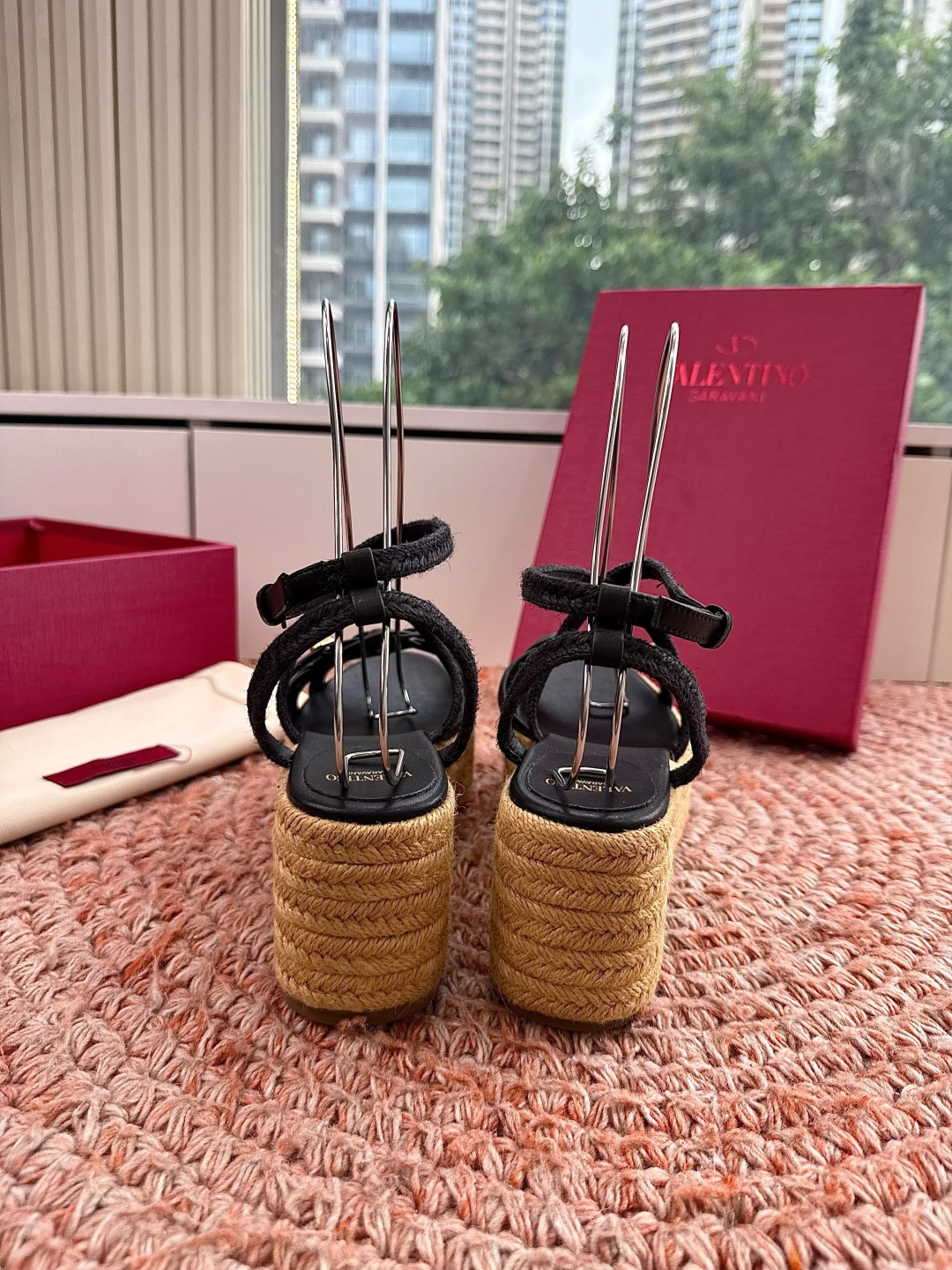 G289所见即所得VALENTINO华伦天奴经典凉鞋单鞋春夏VLOGO SIGNATURE鞋型线条流畅.