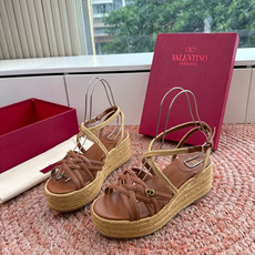 G289所见即所得VALENTINO华伦天奴经典凉鞋单鞋春夏VLOGO SIGNATURE鞋型线条流畅. G289所见即所得VALENTINO华伦天奴经典凉鞋单鞋春夏VLOGO SIGNATURE鞋型线条流畅.