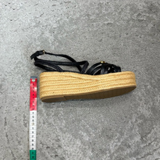 G289所见即所得VALENTINO华伦天奴经典凉鞋单鞋春夏VLOGO SIGNATURE鞋型线条流畅. G289所见即所得VALENTINO华伦天奴经典凉鞋单鞋春夏VLOGO SIGNATURE鞋型线条流畅.