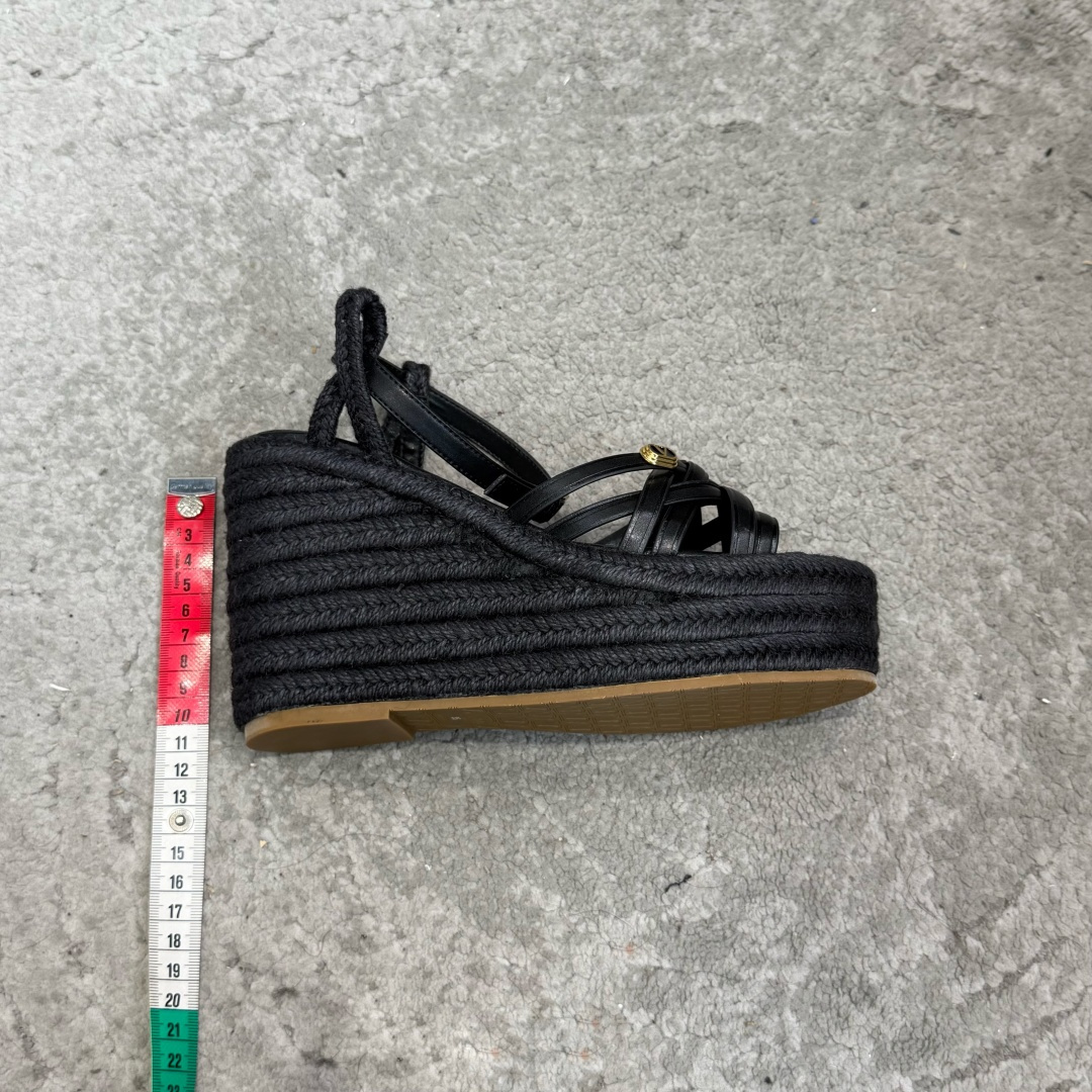 G289所见即所得VALENTINO华伦天奴经典凉鞋单鞋春夏VLOGO SIGNATURE鞋型线条流畅.