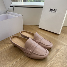 G077顶级Maison Margiel*26SS 春夏新款复古懒人包头穆勒鞋经典简约的乐福鞋版型,利落 G077顶级Maison Margiel*26SS 春夏新款复古懒人包头穆勒鞋经典简约的乐福鞋版型,利落