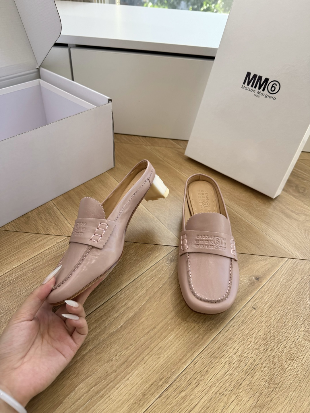 G077顶级Maison Margiel*26SS 春夏新款复古懒人包头穆勒鞋经典简约的乐福鞋版型,利落 G077顶级Maison Margiel*26SS 春夏新款复古懒人包头穆勒鞋经典简约的乐福鞋版型,利落