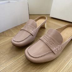 G077顶级Maison Margiel*26SS 春夏新款复古懒人包头穆勒鞋经典简约的乐福鞋版型,利落 G077顶级Maison Margiel*26SS 春夏新款复古懒人包头穆勒鞋经典简约的乐福鞋版型,利落