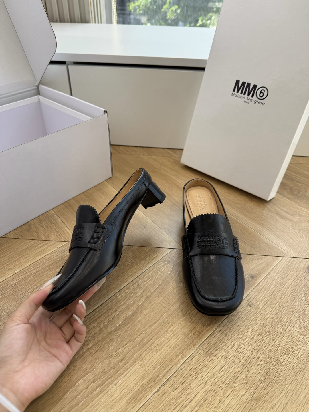 G077顶级Maison Margiel*26SS 春夏新款复古懒人包头穆勒鞋经典简约的乐福鞋版型，利落
