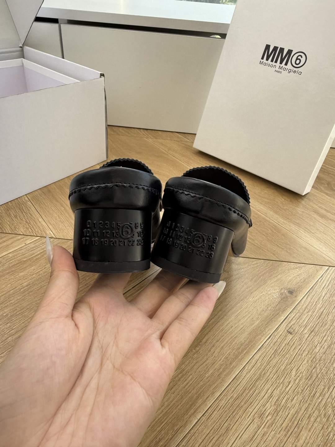 G077顶级Maison Margiel*26SS 春夏新款复古懒人包头穆勒鞋经典简约的乐福鞋版型，利落