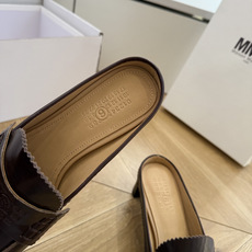 G077顶级Maison Margiel*26SS 春夏新款复古懒人包头穆勒鞋经典简约的乐福鞋版型,利落 G077顶级Maison Margiel*26SS 春夏新款复古懒人包头穆勒鞋经典简约的乐福鞋版型,利落