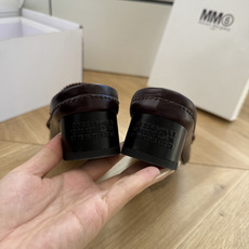 G077顶级Maison Margiel*26SS 春夏新款复古懒人包头穆勒鞋经典简约的乐福鞋版型,利落 G077顶级Maison Margiel*26SS 春夏新款复古懒人包头穆勒鞋经典简约的乐福鞋版型,利落