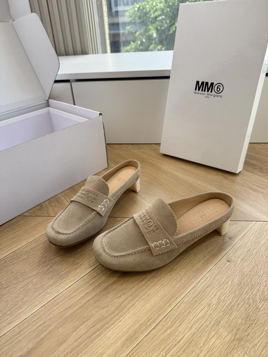 G077顶级Maison Margiel*26SS 春夏新款复古懒人包头穆勒鞋经典简约的乐福鞋版型，利落