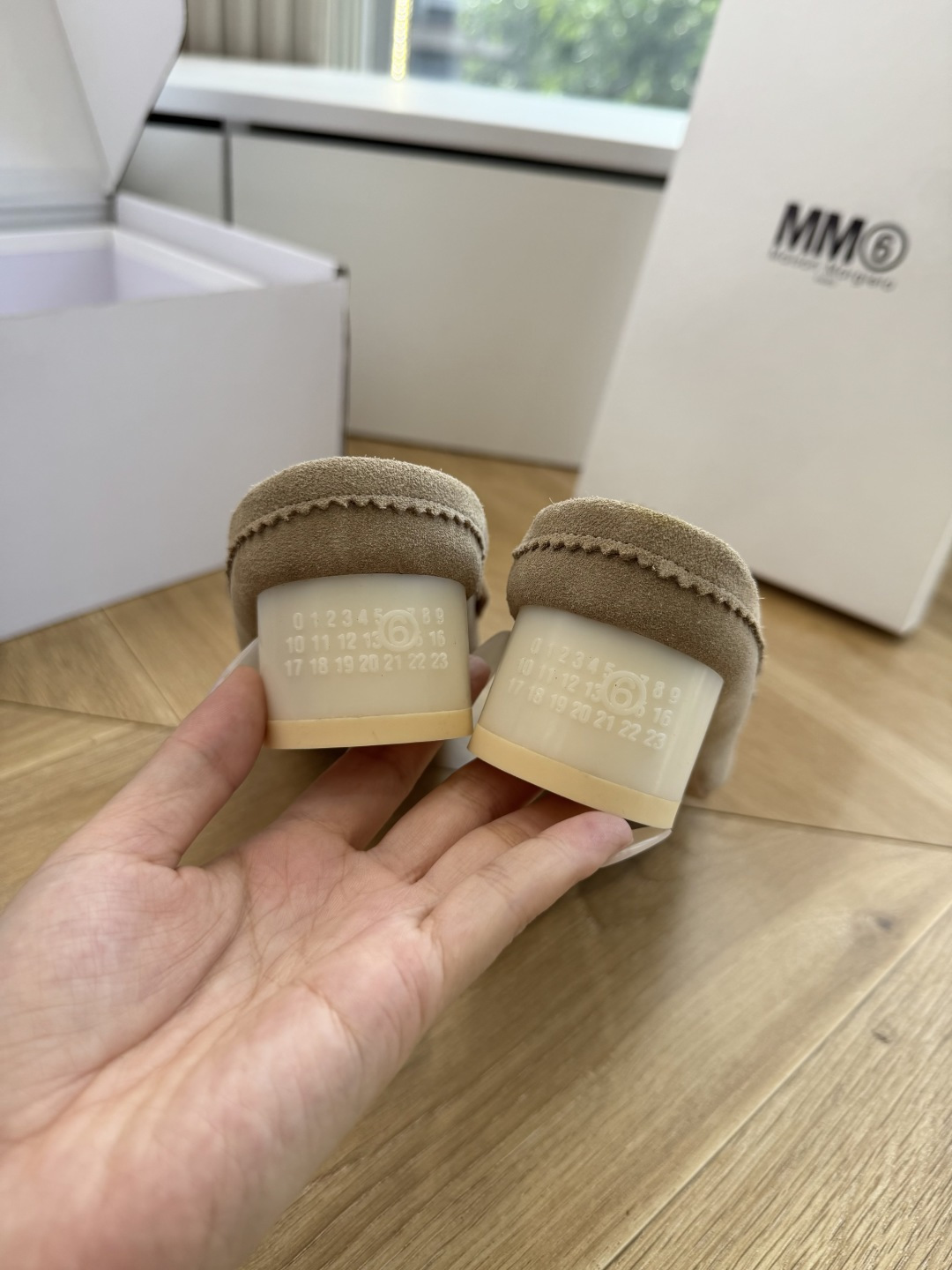G077顶级Maison Margiel*26SS 春夏新款复古懒人包头穆勒鞋经典简约的乐福鞋版型，利落