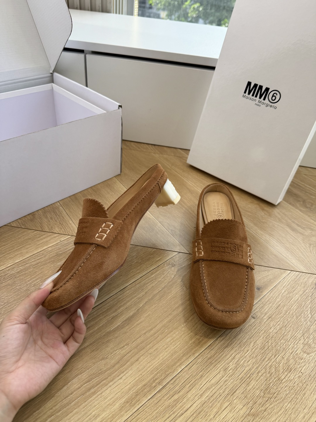 G077顶级Maison Margiel*26SS 春夏新款复古懒人包头穆勒鞋经典简约的乐福鞋版型，利落
