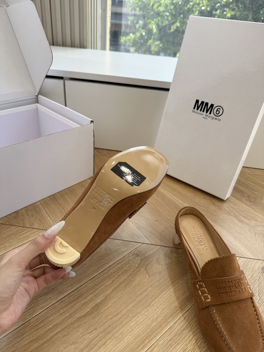 G077顶级Maison Margiel*26SS 春夏新款复古懒人包头穆勒鞋经典简约的乐福鞋版型，利落