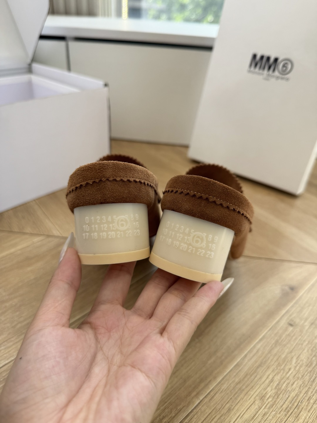 G077顶级Maison Margiel*26SS 春夏新款复古懒人包头穆勒鞋经典简约的乐福鞋版型，利落