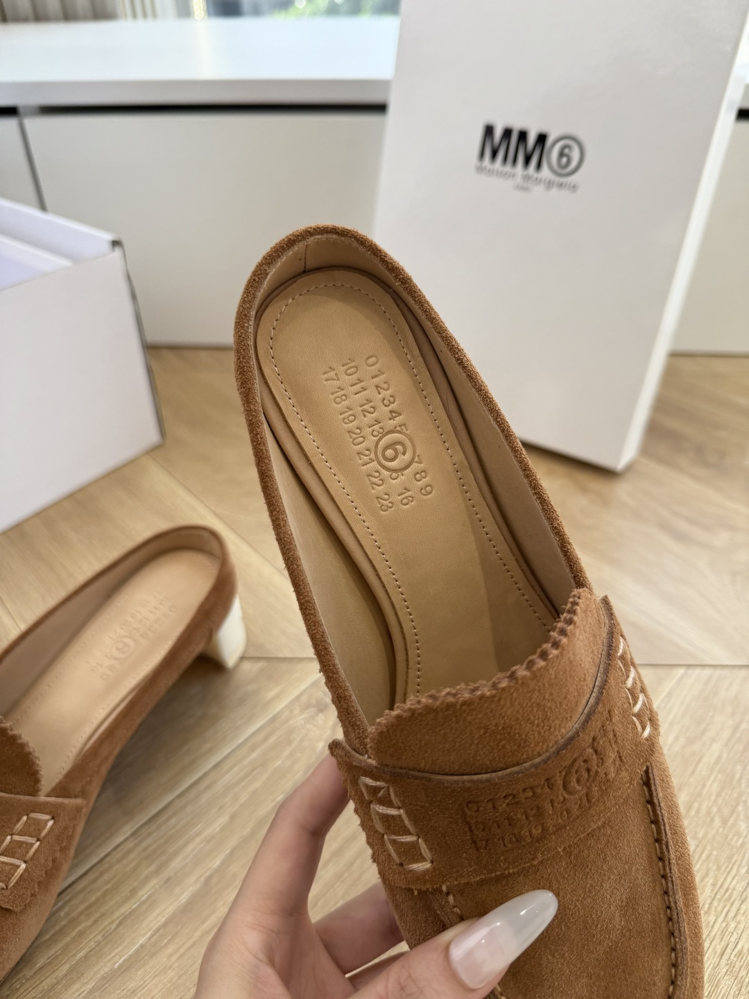 G077顶级Maison Margiel*26SS 春夏新款复古懒人包头穆勒鞋经典简约的乐福鞋版型，利落