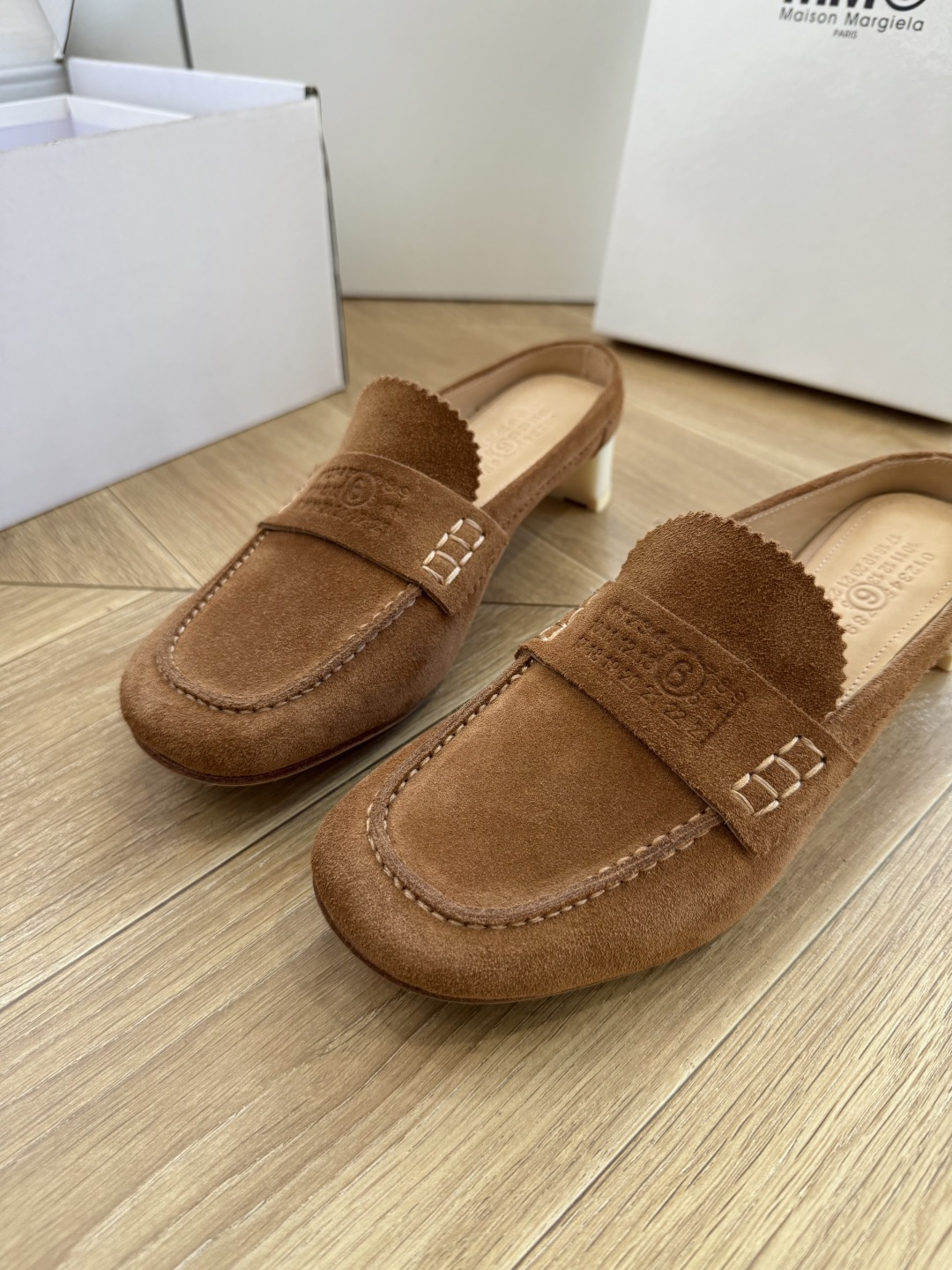 G077顶级Maison Margiel*26SS 春夏新款复古懒人包头穆勒鞋经典简约的乐福鞋版型，利落