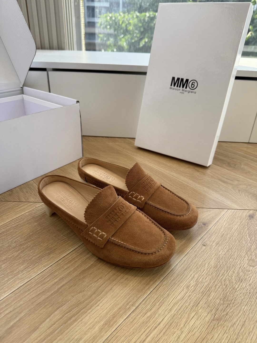 G077顶级Maison Margiel*26SS 春夏新款复古懒人包头穆勒鞋经典简约的乐福鞋版型，利落