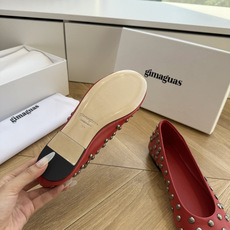 顶级品质G213Gimagua*·26s 春夏新款 不规则铆钉平底奶奶鞋奶奶鞋的温柔廓形还在:圆润的鞋头 顶级品质G213Gimagua*·26s 春夏新款 不规则铆钉平底奶奶鞋奶奶鞋的温柔廓形还在:圆润的鞋头